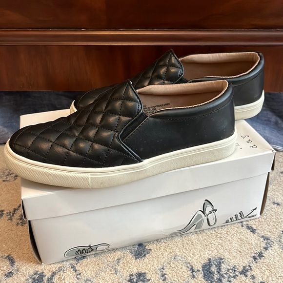 A New Day Reese Sneakers - Black, Size 6.5 EUC - Picture 1 of 3